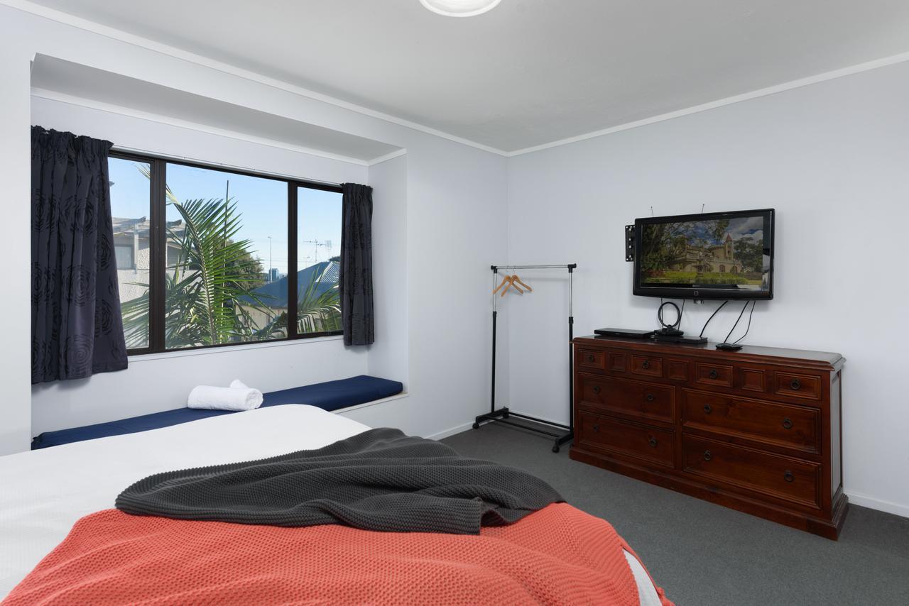 Convenient Family Bach With Easy Access To Blake Park The Beach And Downtown Mount Maunganui Exterior foto